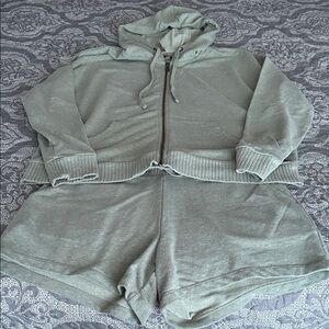 Cabela's Sage Green Women's Hoodie and Shorts Set